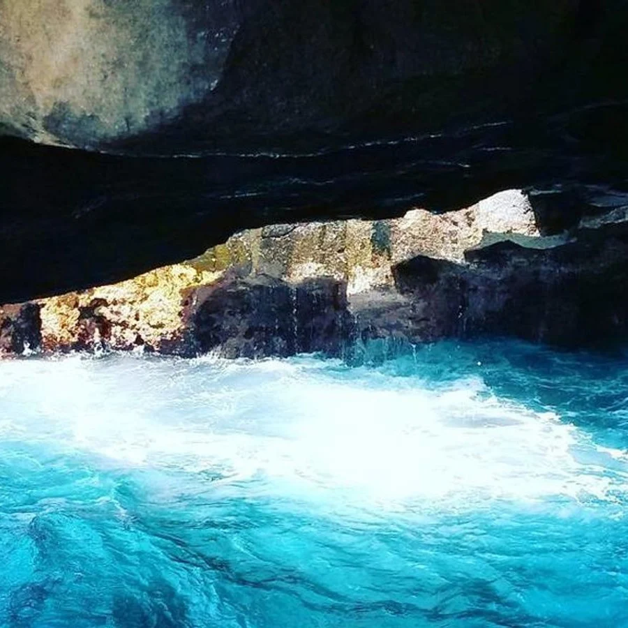 Trapped in Los Camarones: The Haunting Final Dive of François de Roubaix