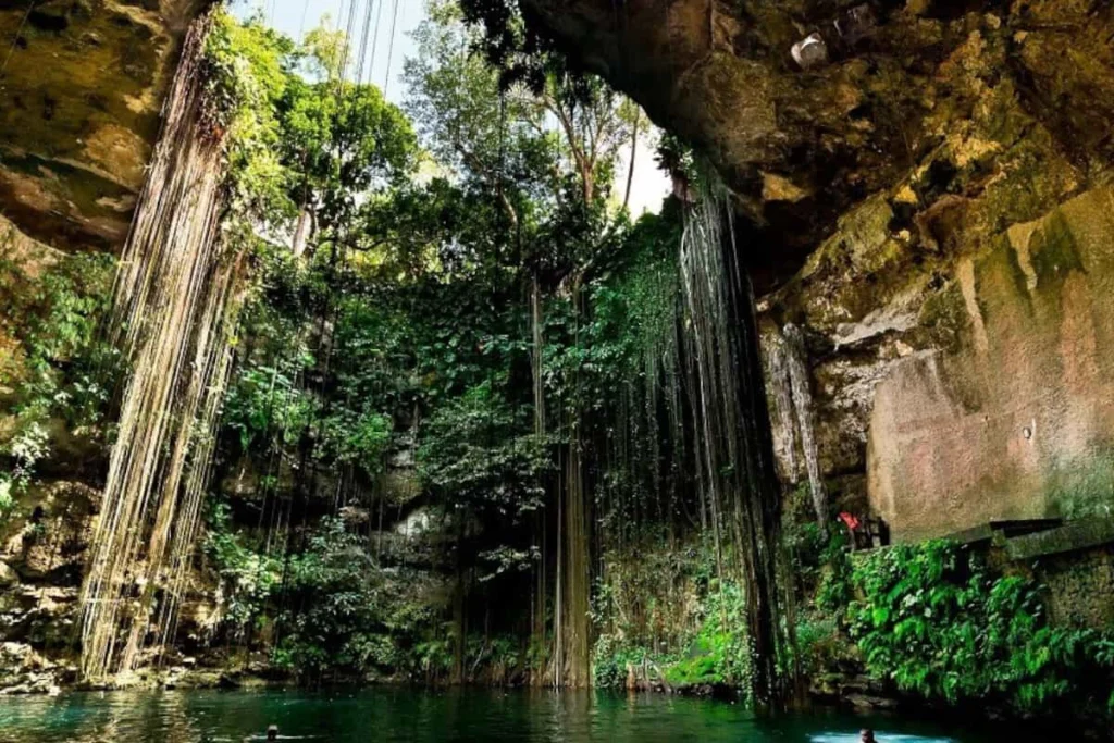 Cenote Chac Mool