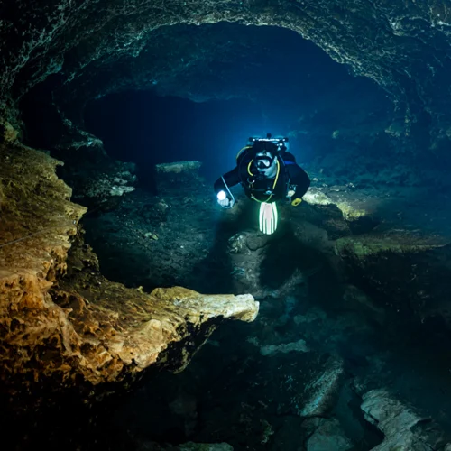 Tragedy at Devil’s Ear: The Mysterious Death of Diver Shannon Lewis